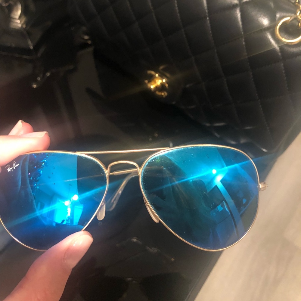 Cutest blue Ray Ban Aviator with brown case